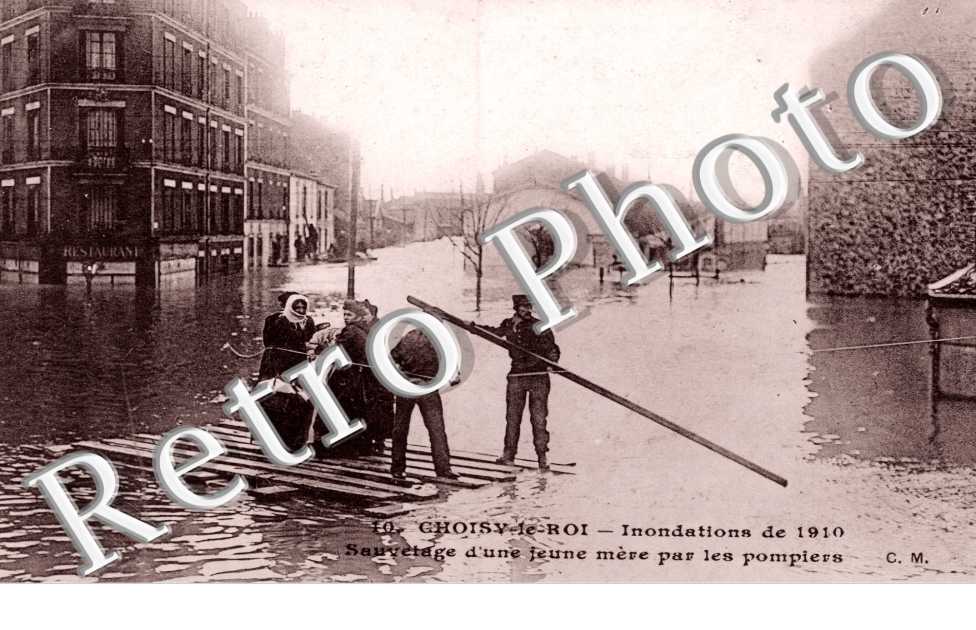Inondations 1910, Sauvetage d'une mere par les Pompiers
