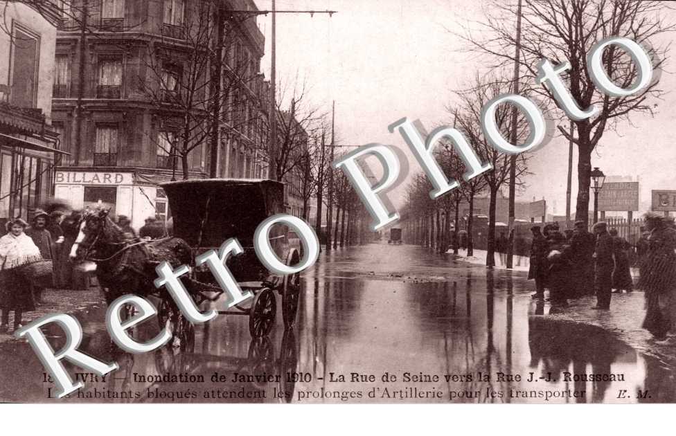 Inondations 1910, Rue de la Seine, attente des prolonges d'Artillerie