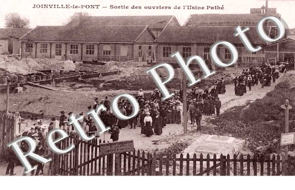 sortie des ouvriers de l'Usine Pathé