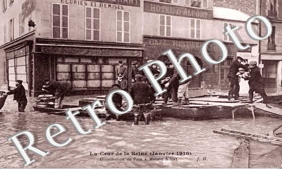 La Crue de la Seine, Distribution de Pain