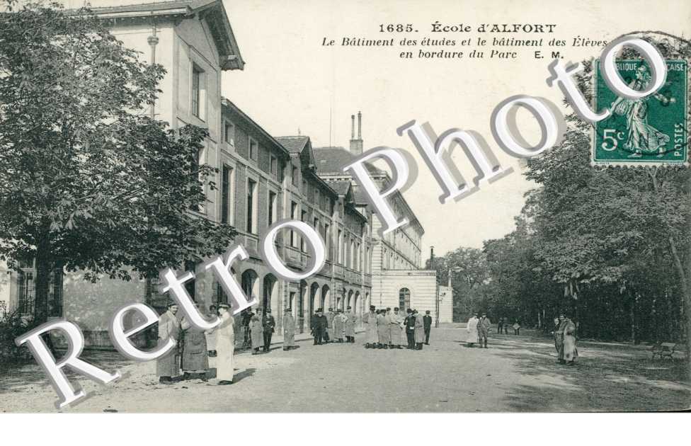 L'Ecole d'Alfort, Batiment des etudes et le batiment des Eleves