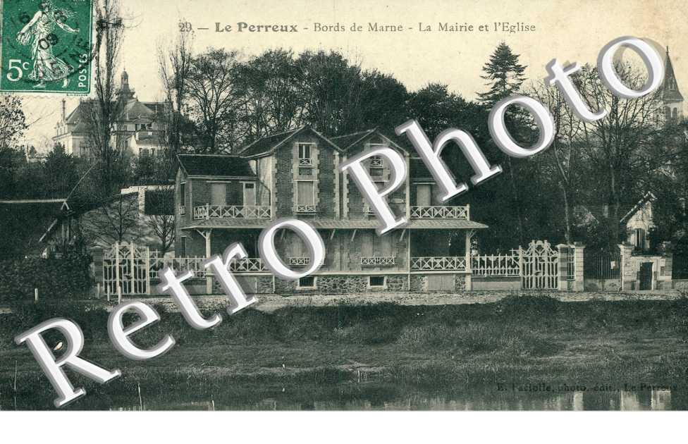 Bords de la Marne, la Mairie et l'Eglise