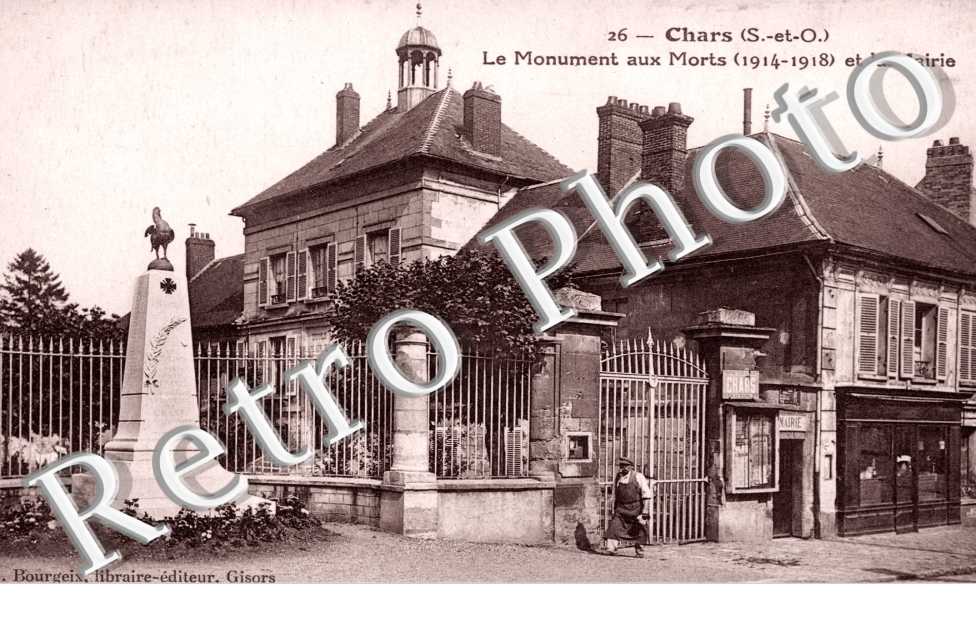 le monument aux morts et la mairie