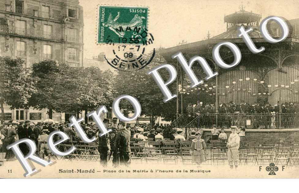 Place de la Mairie a l'heure de la Musique