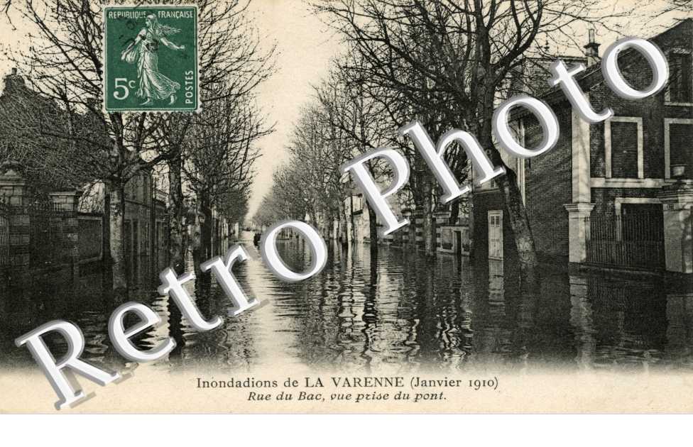Rue du bac, vue prise du pont, pendant les inondations de 1910