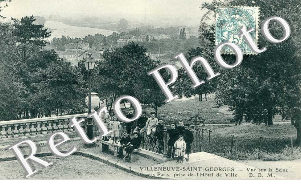 Vue sur la Seine vers Paris