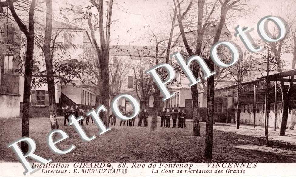 rue de Fontenay La cour de recreation - Directeur E. Merluzeau