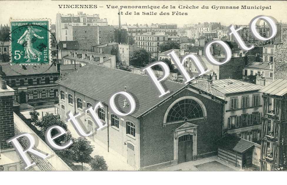 Vue panoramique de la Creche du Gymnase Municipal et de la Salle des Fetes