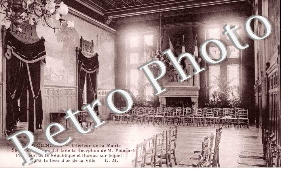 Interieur de la Mairie, Salle des Fetes