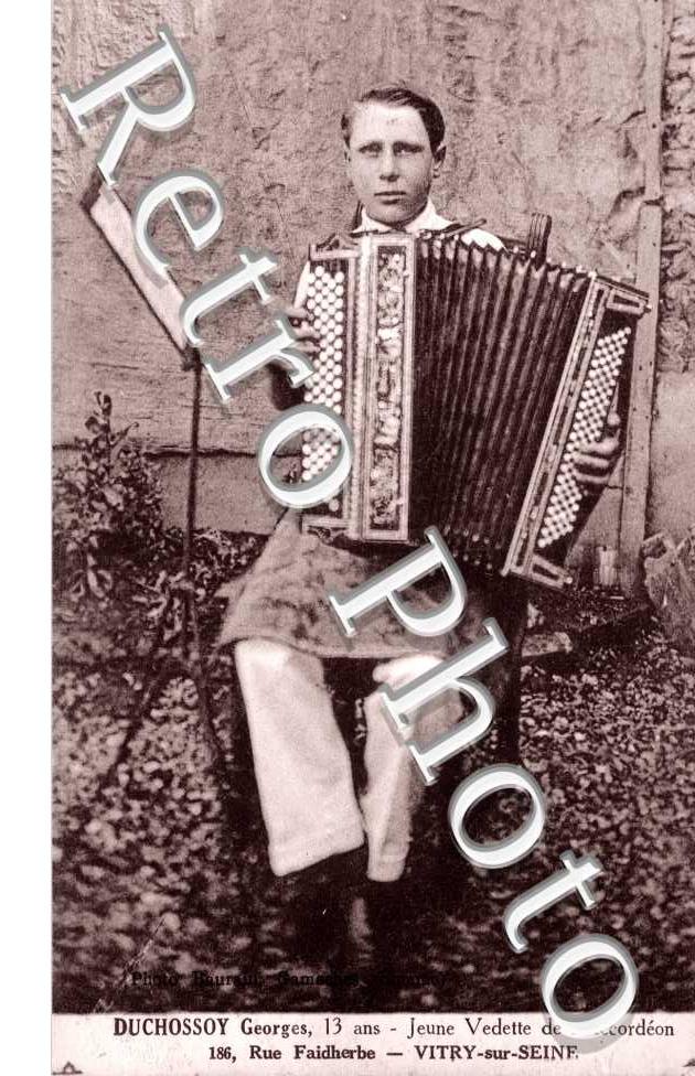 Duchossoy Georges 13 ans - jeune vedette de l'acordeon (musique)