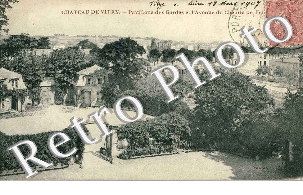 Le Chateau de Vitry, Pavillon des Gardes et l'Avenue du Chemin de Fer