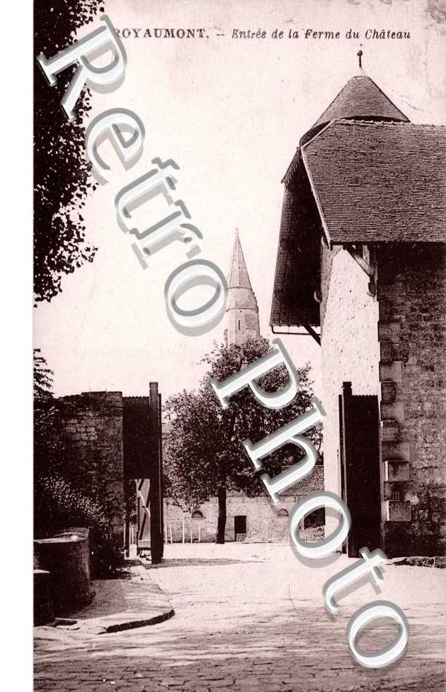 Royaumont, Entree de la Ferme du Chateau