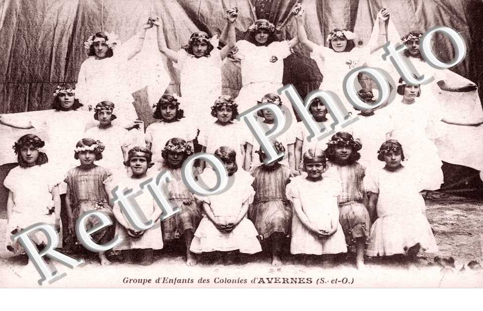 Groupe d'enfants des Colonies