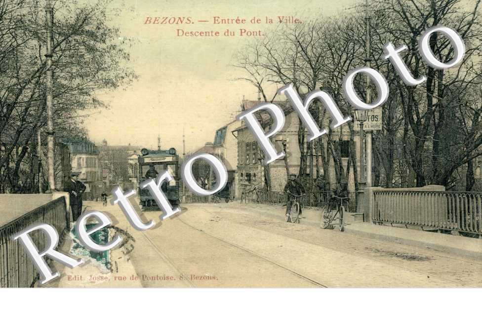 Entree de la ville - Descente du pont  