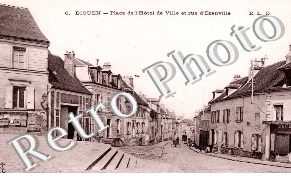 Place de l'Hotel de Ville et Rue d'Ezainville