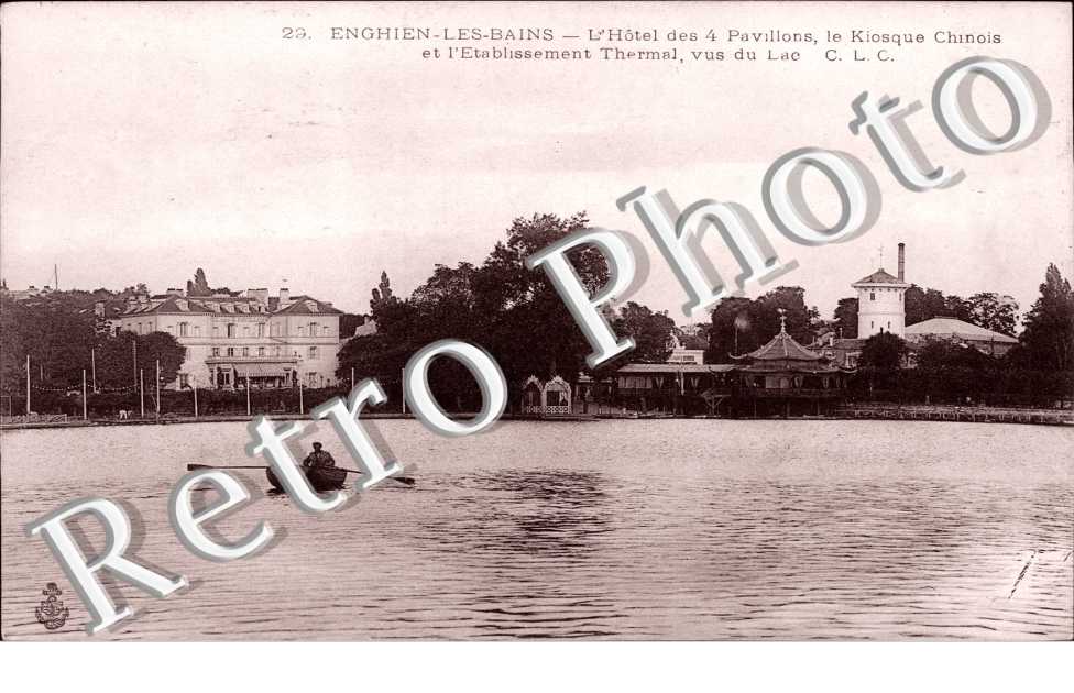 l'Hotel des Quatre Pavillons, le Kiosque Chinois et l'Etablissement Thermal, Vus du Lac