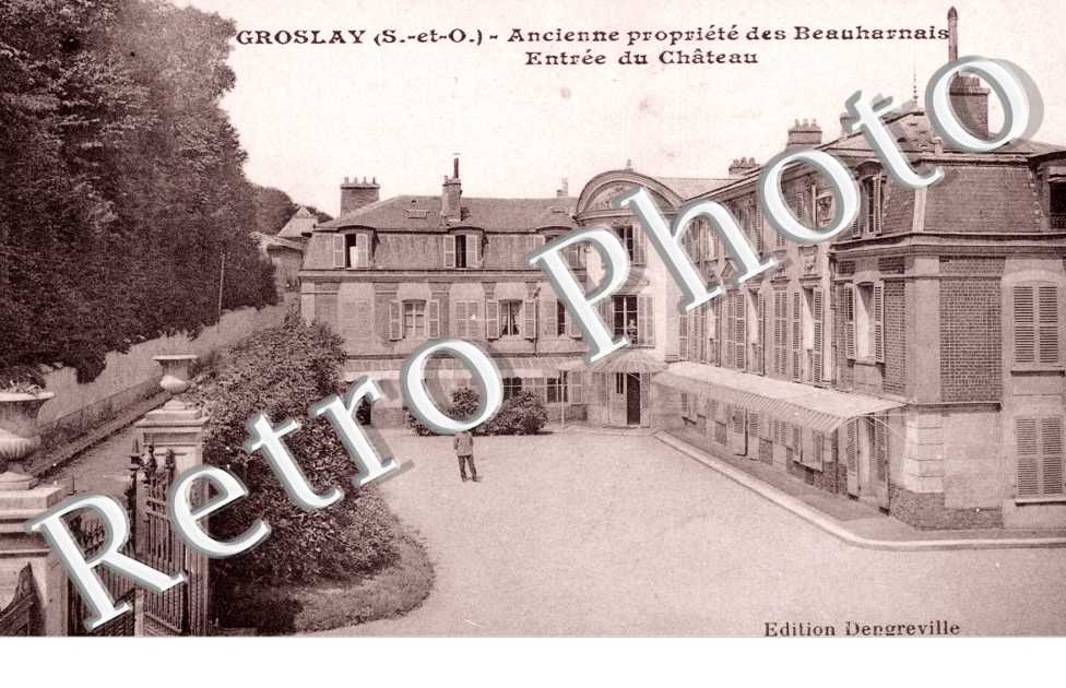 Entree du Chateau de Beauharnais