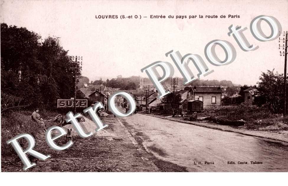 Entree du pays par la route de Paris