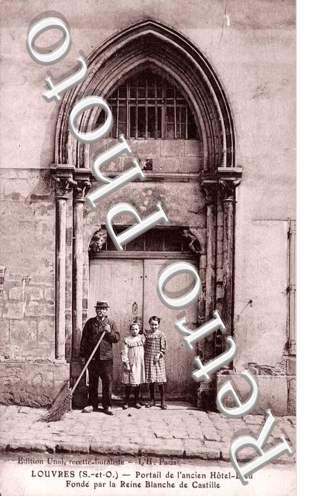 Portail de l'ancien hotel-Dieu fonde par la reine Blanche de Castille