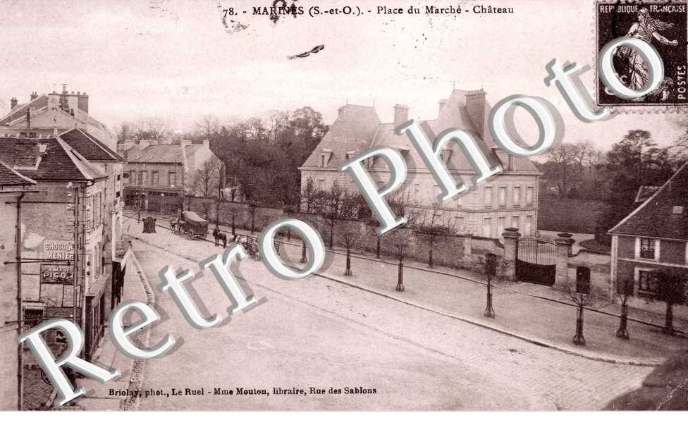 Place du Marche et Chateau