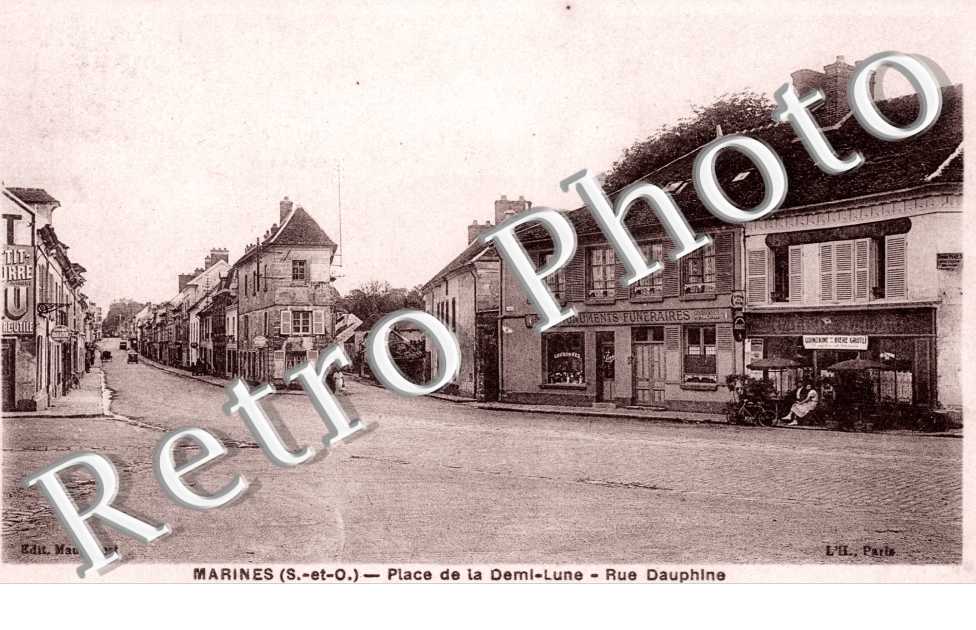 Place de la Demi-Lune, Rue Dauphine