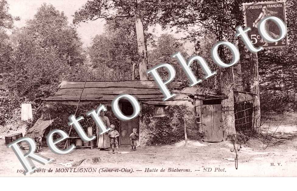 Hutte de Bucherons dans la Foret
