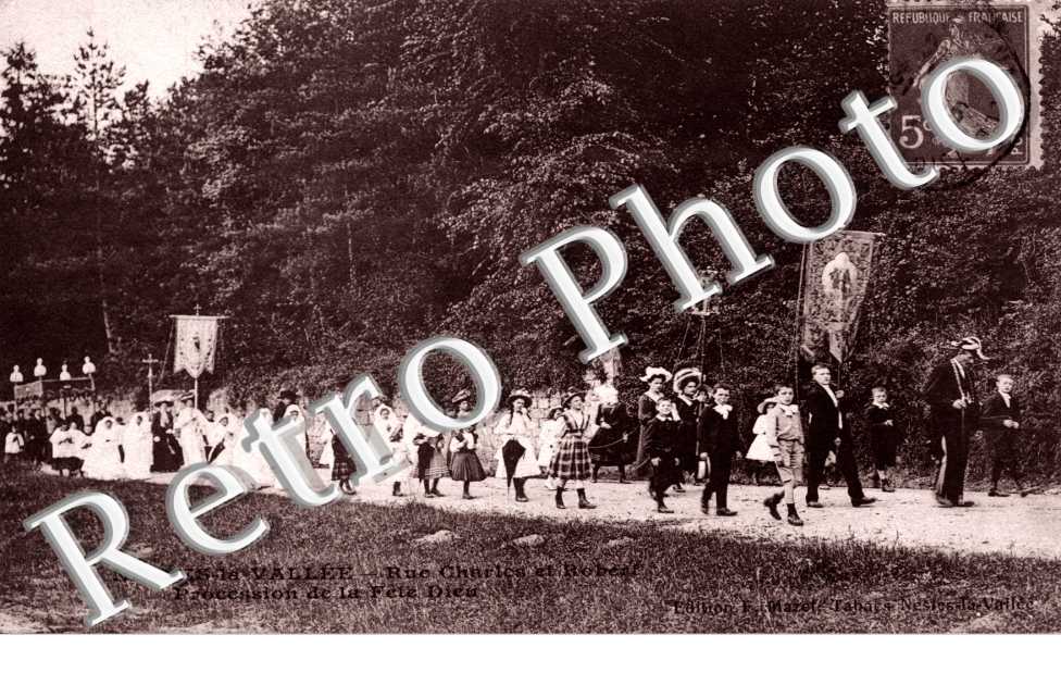 Rue Charles et robert - Procession de la fete Dieu