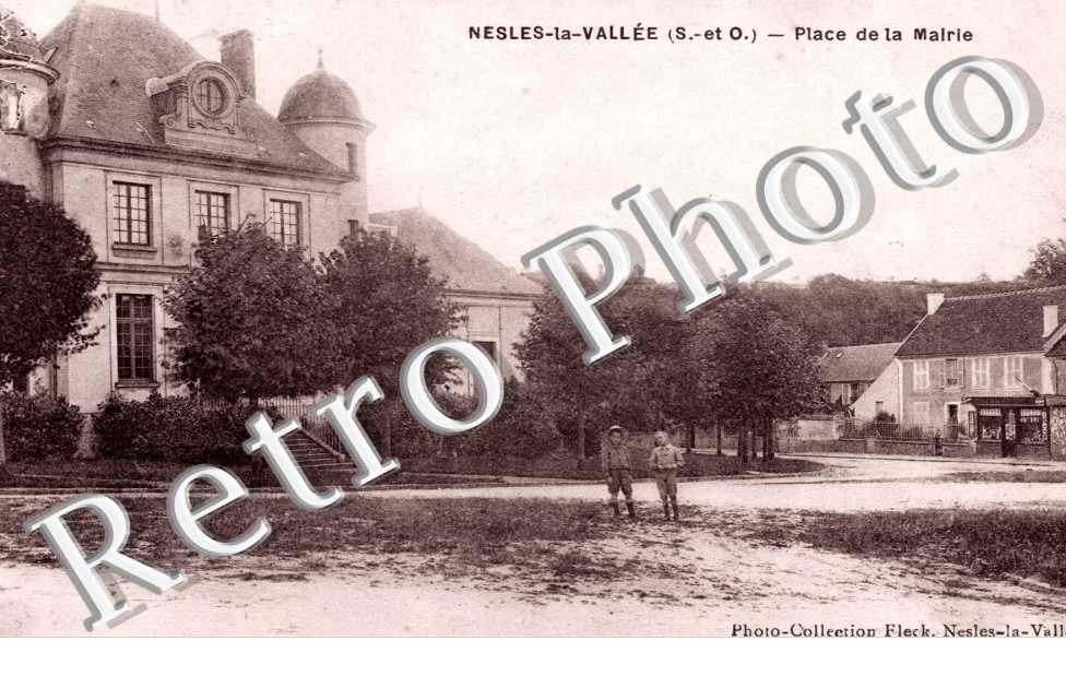 La mairie et la place
