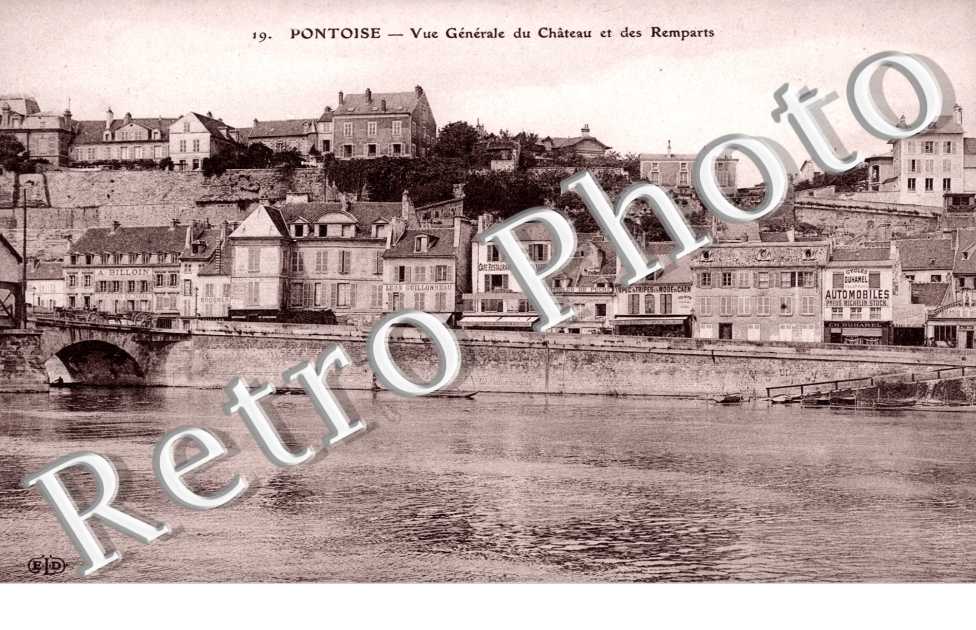 Vue generale du Chateau et des Remparts