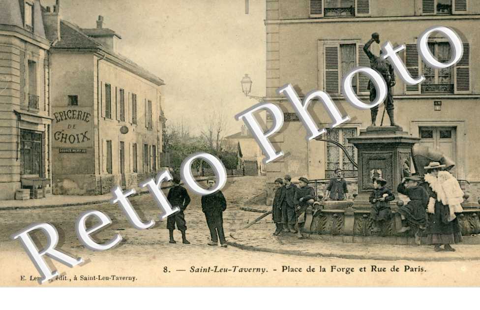 Place de la Forge et Rue de Paris
