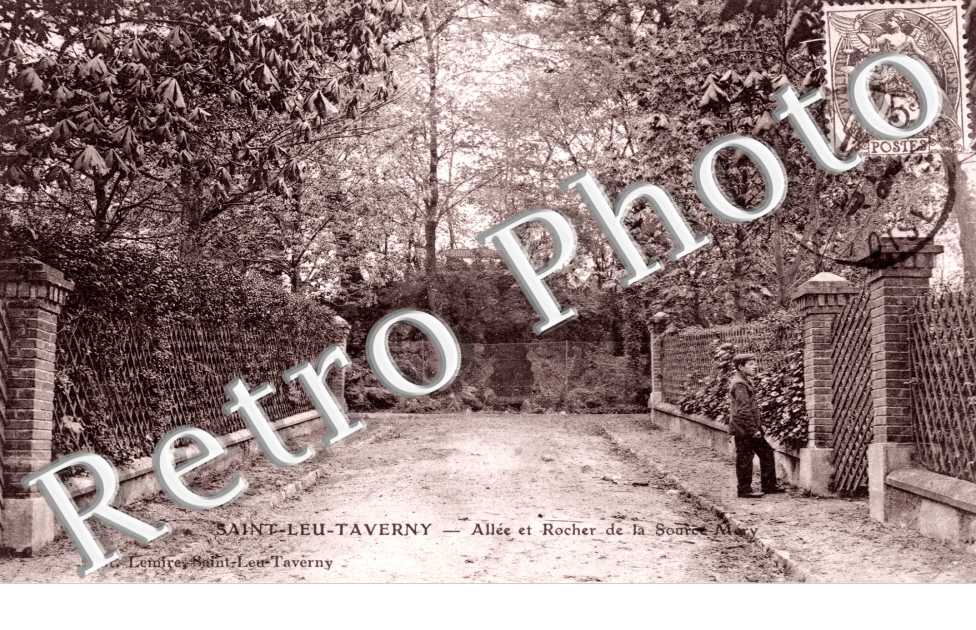 Allee et Rocher de la Source Mery