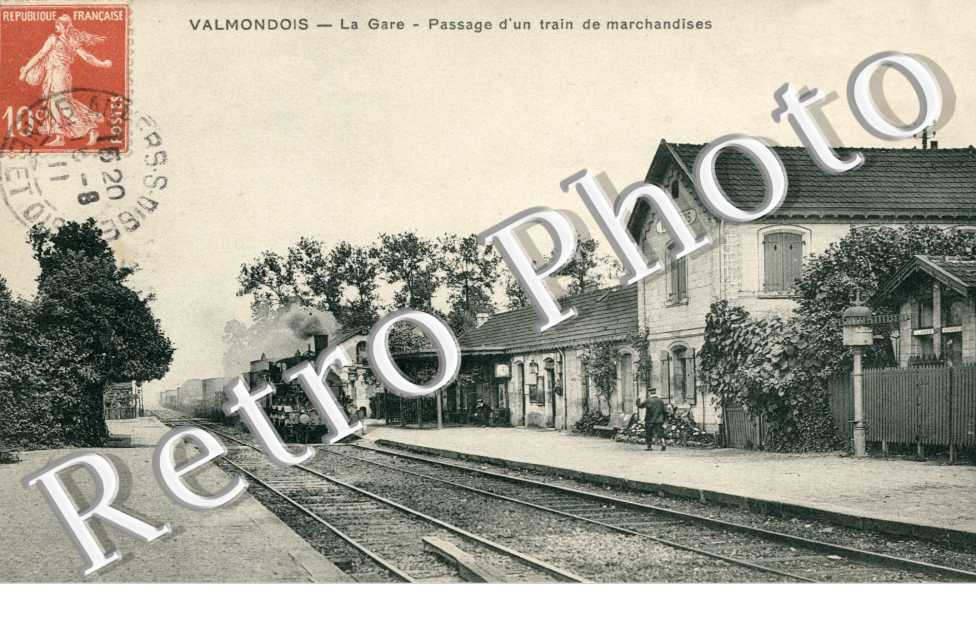Passage d'un train de marchandises, la Gare