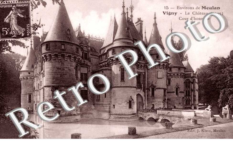 Le Chateau, Cour d'Honneur