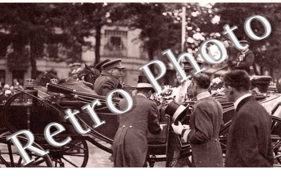 visite de la famille royale a l'occasion du centenaire de l'independance nationale