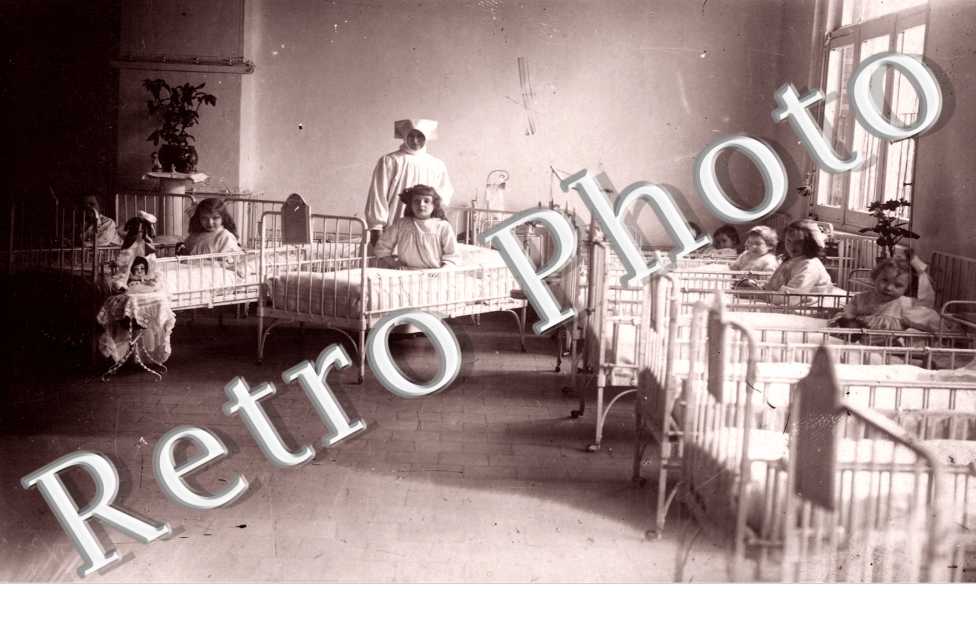Un dortoir d'enfants