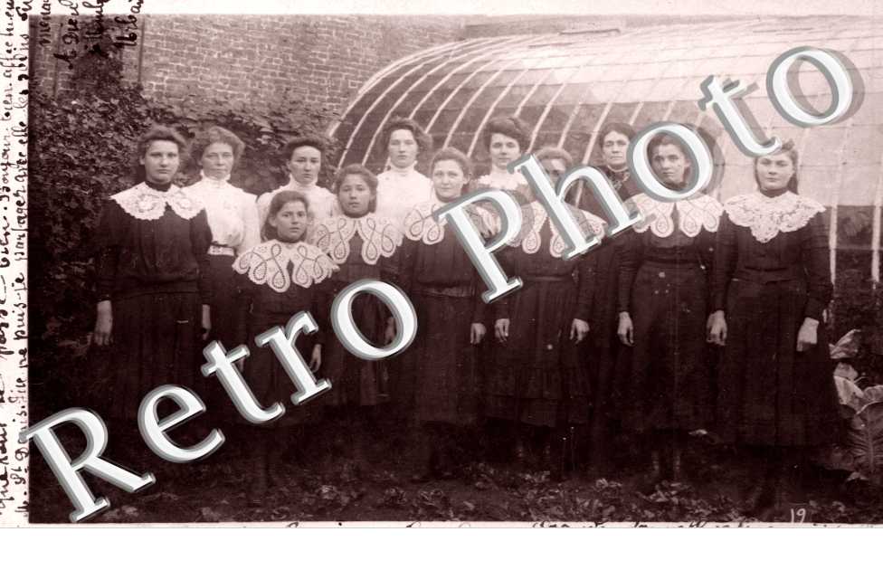 groupe de femmes dans le Jardin de Braine