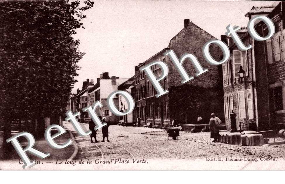 le long de la grand'place Verte