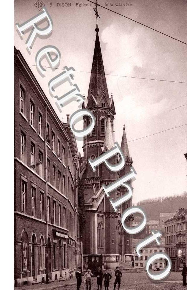 L'Eglise et Rue de la Carriere