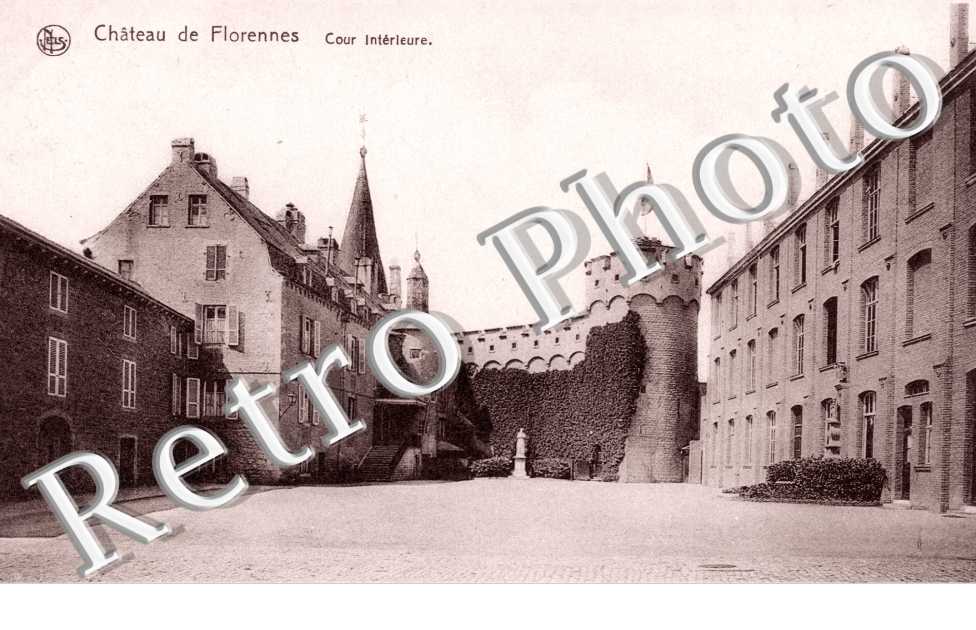 chateau de florennes - cour interieure