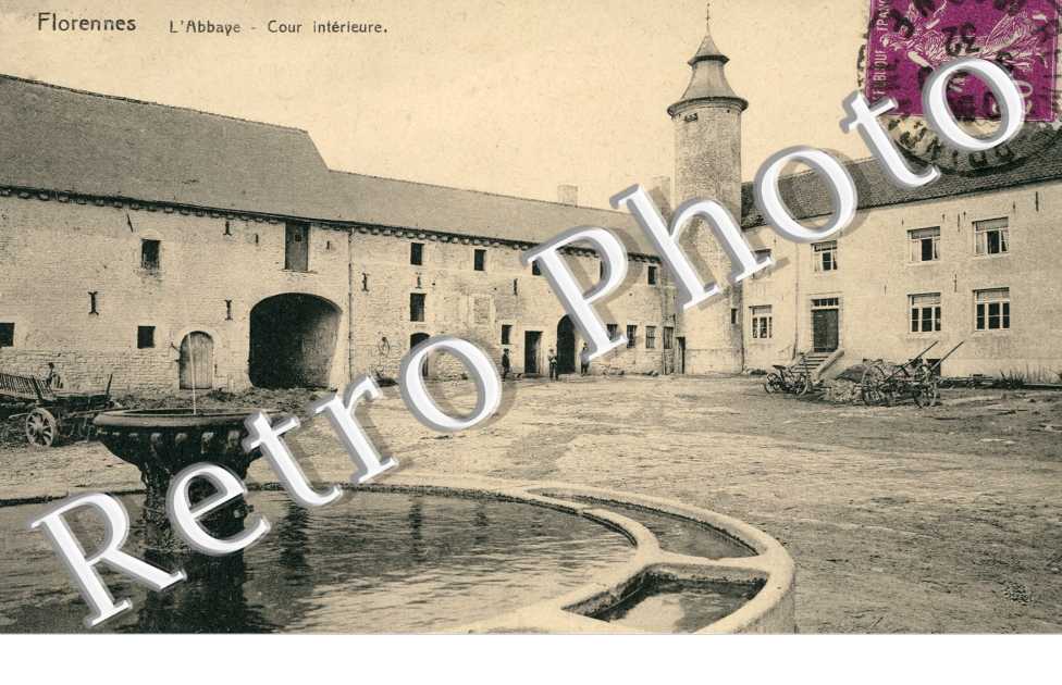 l'abbaye - cour interieure