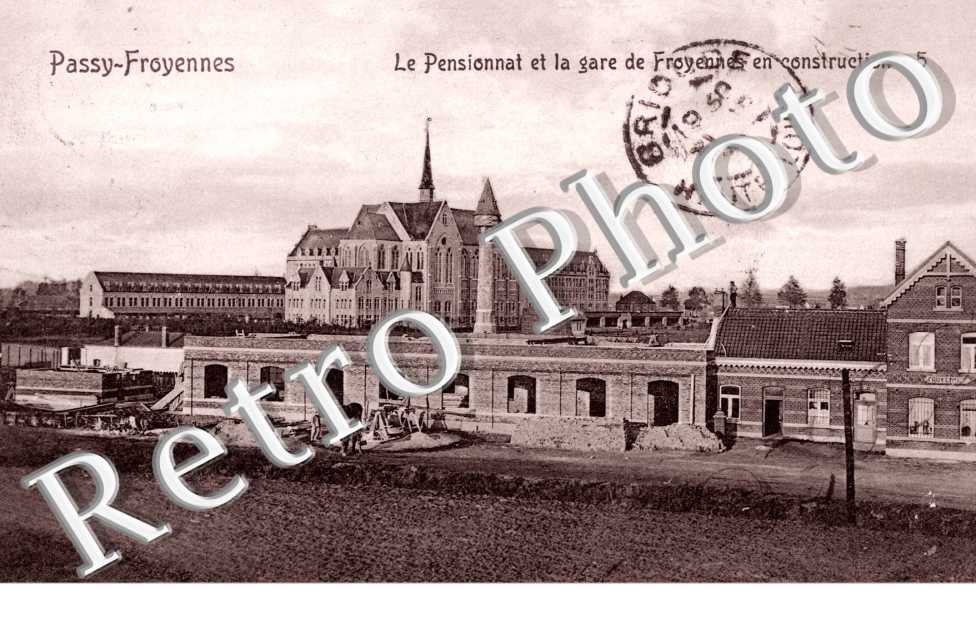 le pensionnat et la gare de Froyennes en construction
