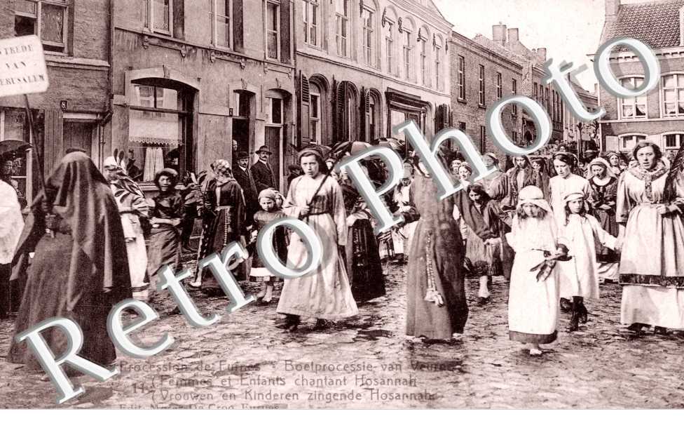 procession, femmes et enfants chantant Hosannah