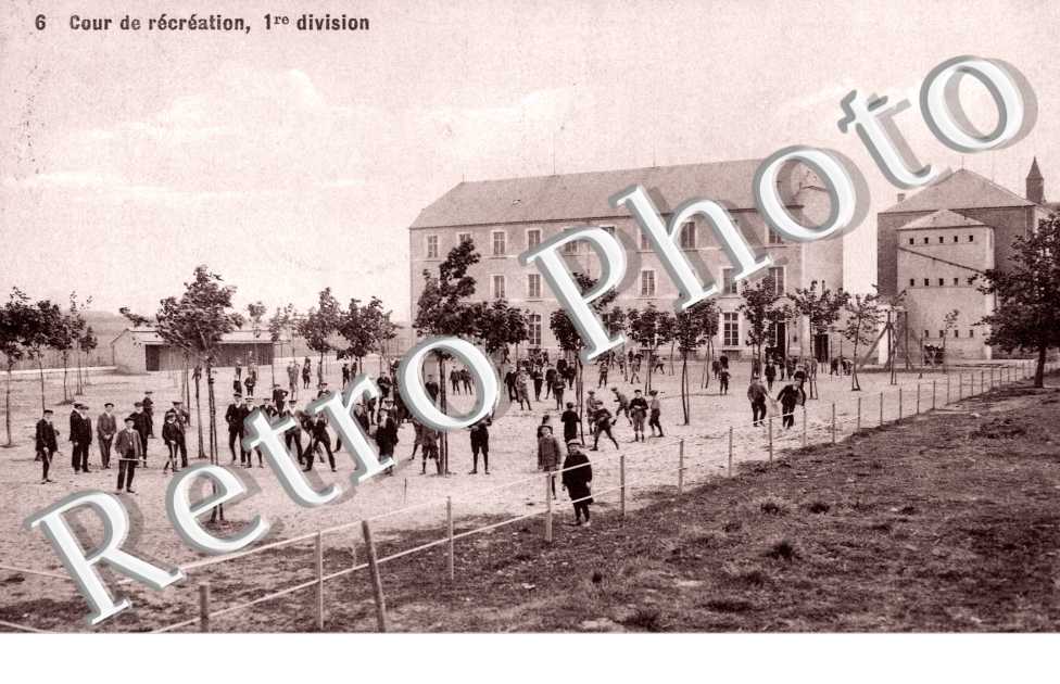 pensionnat des freres Hachy, cour de recreation, 1ere division