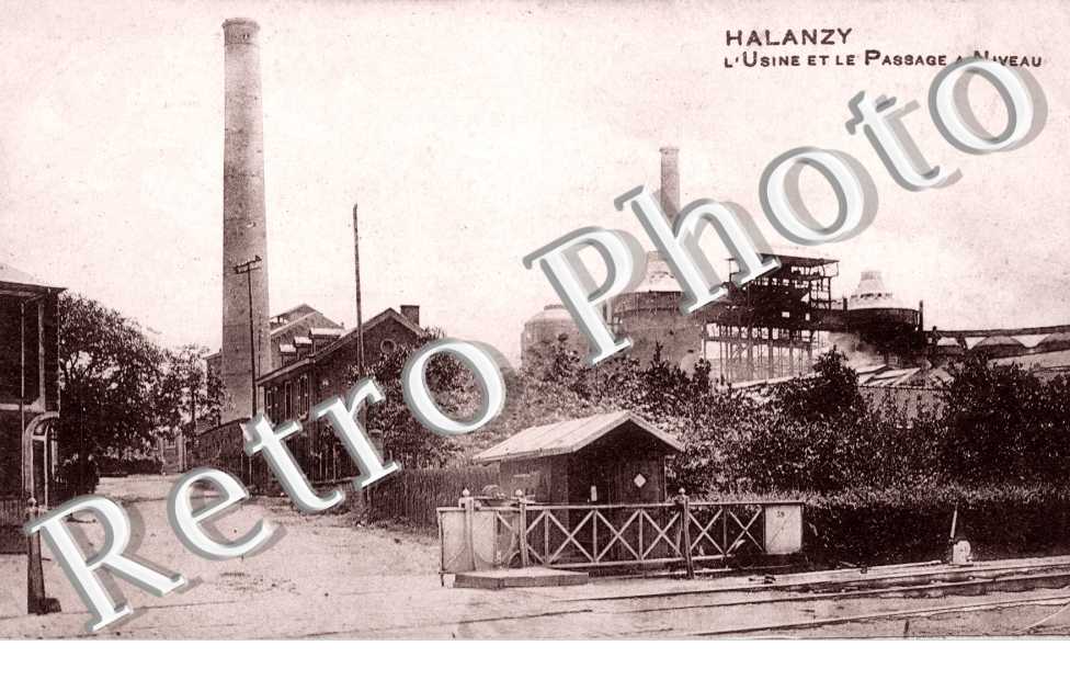 l'Usine et le Passage a niveau