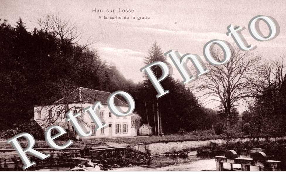 a la sortie de la grotte