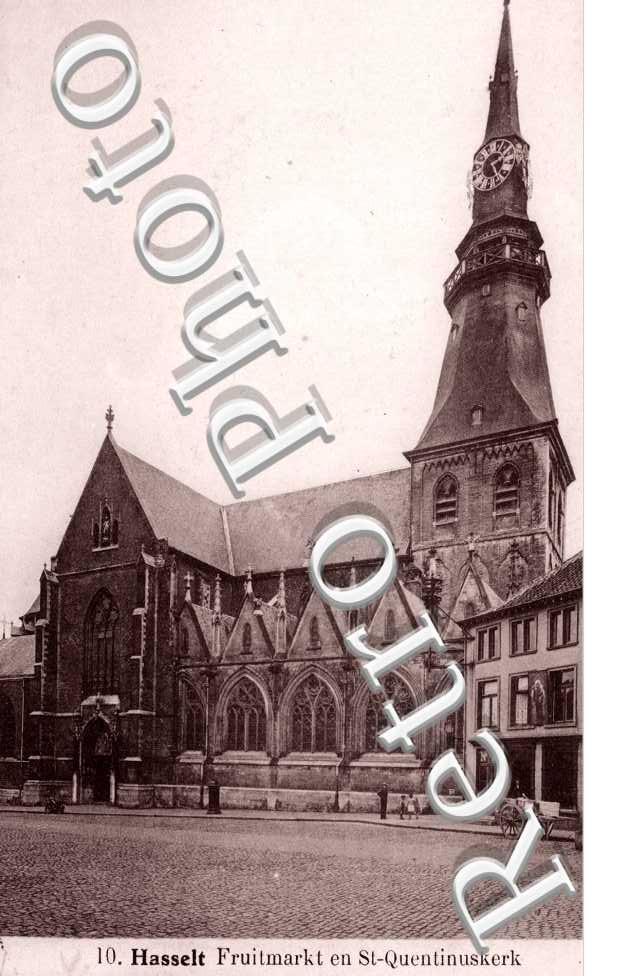 marche aux fruits et l'eglise Saint Quentin