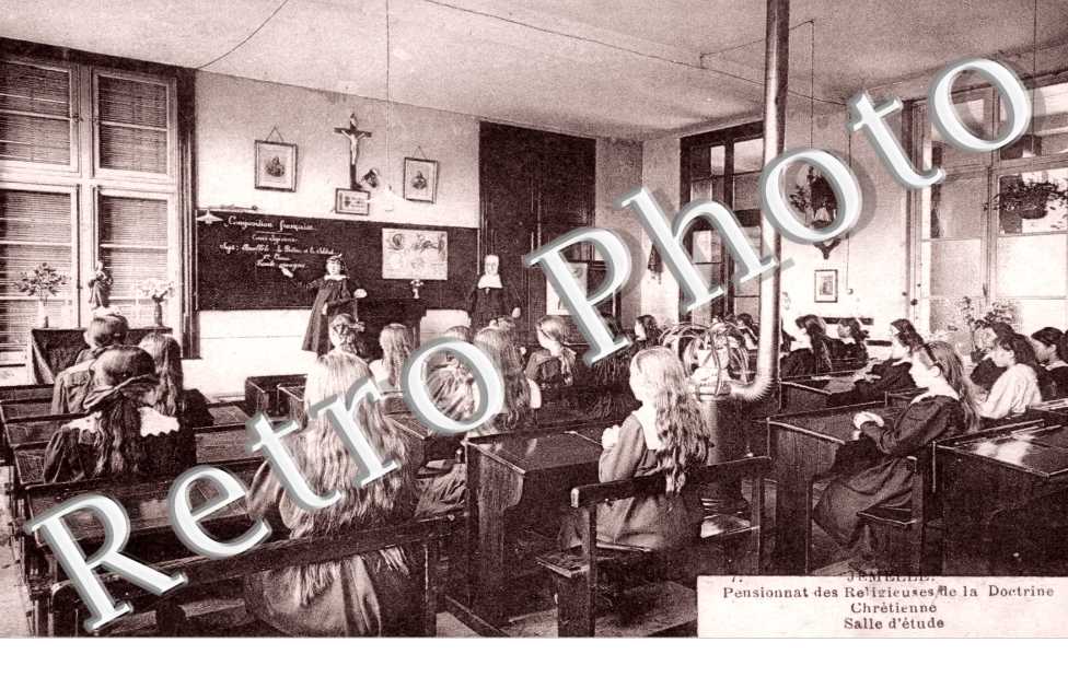 Pensionnat des religieuses de la doctrine chrétienne, salle d'étude