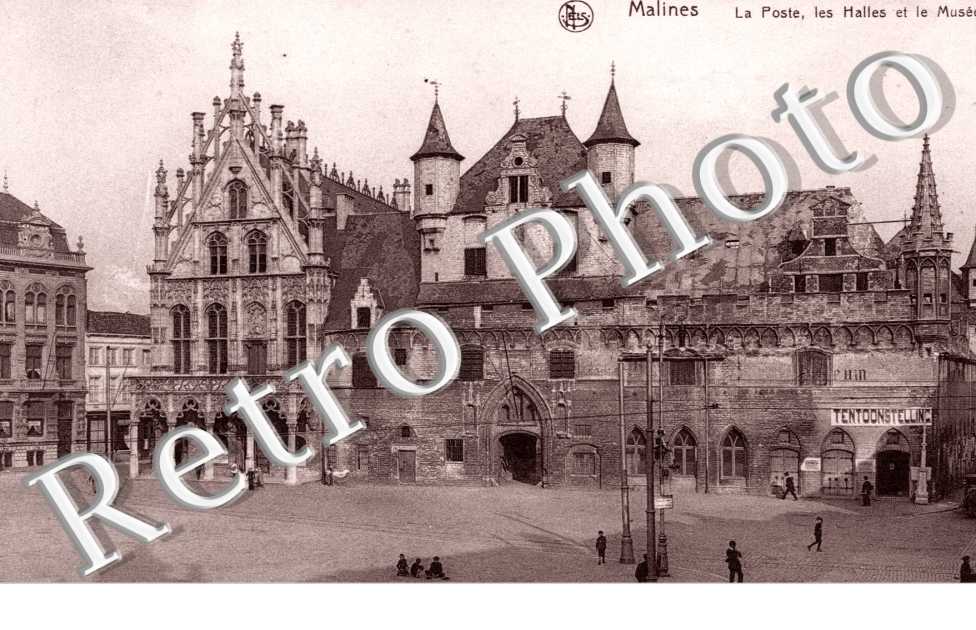 la Poste, les Halles et le Musee