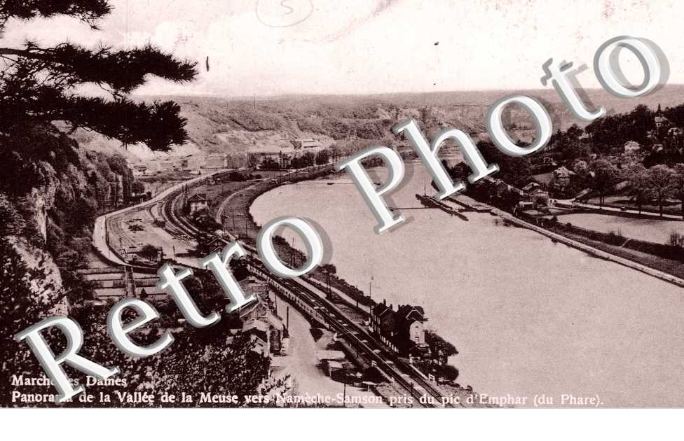 Panorama de la Vallee de la Meuse vers Nameche-Samson pris du pic d'emphar
