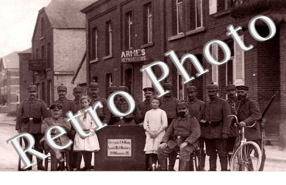 Militaires allemands devant "Armes et Reparation" en 1915